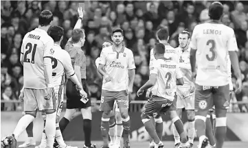  ?? — Reuters photo ?? Real Madrid’s Gareth Bale (second right) is sent off by the referee.