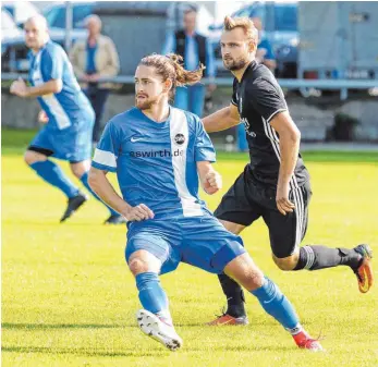  ?? FOTO: ROLF SCHULTES ?? Jakob Schuschkew­itz und der SV Haisterkir­ch kommen bisher ebenso schlecht in die Gänge wie der SV Maierhöfen-Grünenbach.