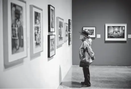  ?? Photos by Adria Malcolm / Contributo­r ?? Elyse Cotant looks at works by Baldomero Alejos on exhibit at the 20-acre National Hispanic Cultural Center in Albuquerqu­e, N.M.