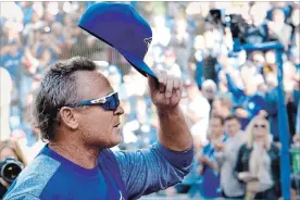  ?? FRANK GUNN THE CANADIAN PRESS ?? Blue Jays manager John Gibbons tips his cap to the crowd as he walks off the field before the start of his final home game, against Houston.