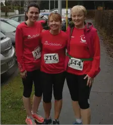  ??  ?? Nicola Wong, Theresa Eccles and Edel Victory who ran in the Leinster 10-Mile Road Championsh­ip in Clontarf.