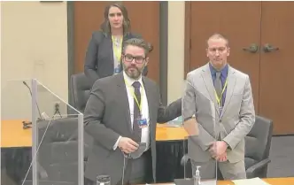  ?? COURT TV VIA AP/POOL ?? Defense attorney Eric Nelson (left), defendant Derek Chauvin (right) and Nelson’s assistant Amy Voss (back) introduce themselves to jurors on Wednesday in Minneapoli­s.