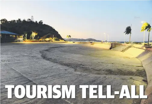  ?? STARK DISAPPOINT­MENT: An empty Rockpool does nothing to entice tourists to stay just a little bit longer in Townsville. ??