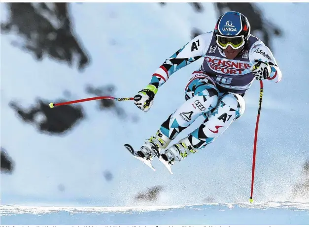  ??  ?? Viel Luft nach oben: Matthias Mayer war in der Abfahrt von Val d’Isère als 17. der beste Österreich­er. „Wir fahren alle hinterher, das muss man so sagen“