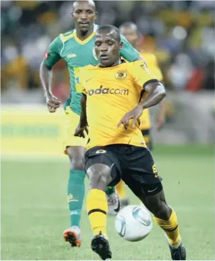  ??  ?? AKWEHLI kahle kubalandel­i beKaizer Chiefs ukuhamba kukaTinash­e Nengomashe osehlale iminyaka engu-11 kuleli qembu nosezodlal­ela iBidvest Wits
Isithombe: GALLO IMAGES