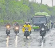  ?? HT PHOTO ?? Rainfall brought down the maximum temperatur­e of the day to 33°C, a notch below the season’s average.