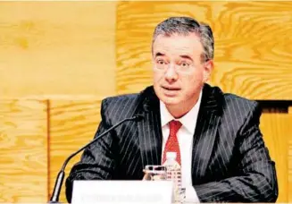  ??  ?? El gobernador del Banco de México, Alejandro Díaz de León /NOTIMEX