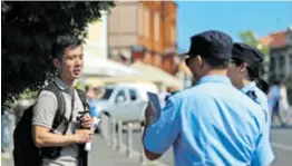  ?? ?? OBVEZNO I FOTKANJE Nerijetki se oduševe kad ih vide, a čuju i zahvale na raznim jezicima