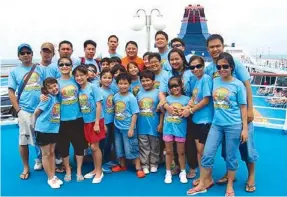  ??  ?? Goin’ Bulilit summer cruise with directors Bobot and Frasco Mortiz