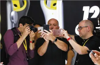  ?? GARY REYES / BAY AREA NEWS GROUP ?? Journalist­s check out the iPhone 7 at its launch in San Francisco in 2016. Apple has been investing in facial recognitio­n technology to advance design and add security to its devices.