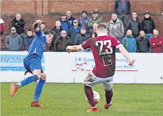  ?? Linlithgow Rose’s Dale Baxter ?? Three-sy does it