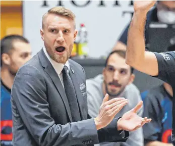  ?? FOTO: MARIJAN MURAT/DPA ?? Lange Zeit der Crailsheim­er Antreiber: Headcoach Tuomas Iisalo.