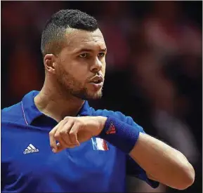  ??  ?? En 2014, face à la Suisse, Tsonga avait caché une blessure au coude.