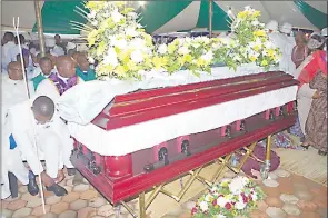  ?? (Pics: Mxolisi Dlamini) ?? The late award-winning Gospel artist Mayibongwe Mthimkhulu’s casket worth E51 000.