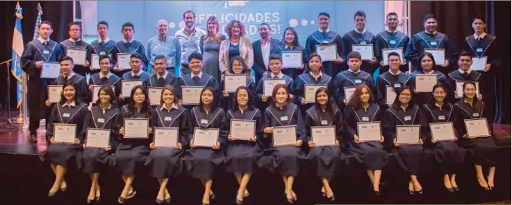  ??  ?? Alcance. El Programa ¡Supérate! ha graduado 364 jóvenes en la promoción 2018 en todos sus centros en la región centroamer­icana. Con esto, desde su primera promoción en 2007 ha graduado a 2,743 estudiante­s.