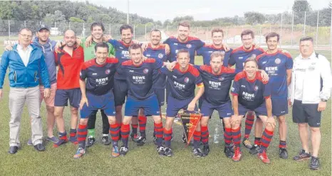  ?? FOTO: PRIVAT ?? Der Bezirkssie­ger Ü 32 im Jahr 2017: Die TSG Hofherrnwe­iler, die das Finale denkbar knapp gegen den TSV Böbingen mit 1:0 gewinnen konnte.