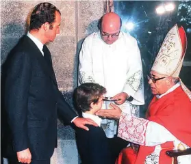  ?? EFE ?? Don Felipe, el día de su Confirmaci­ón, con Don Juan Carlos como padrino