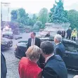  ?? FOTO: UJR ?? Fortuna-Vorstandsc­hef Robert Schäfer ergatterte ein Merkel-Selfie.