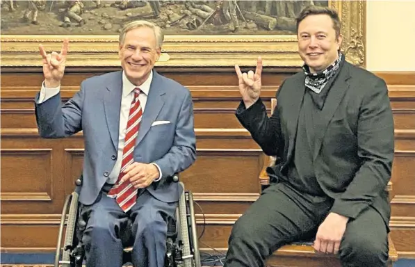  ?? ?? Elon Musk with Greg Abbott, the Republican Governor of Texas