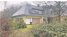  ?? FOTO: MARC INGEL ?? Die Villa Sohl zieht viele Neugierige an, die sich mühelos Zutritt zu dem Gelände verschaffe­n können.