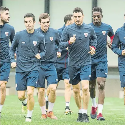  ?? FOTO: JUAN ECHEVERRÍA ?? Buen alumno Iñaki Williams trata de aprender lo máximo posible de sus compañeros con más experienci­a