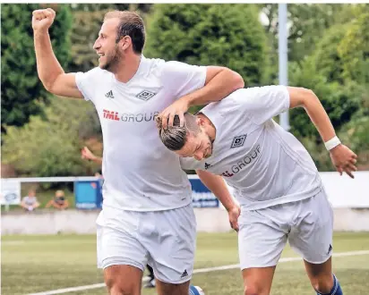  ?? RP-FOTO: RALPH MATZERATH  ?? Wunschvors­tellung: Dass die Sportfreun­de Baumberg gegen Uerdingen einen Treffer erzielen, ist denkbar. Der verletzte Louis Klotz (links) wird ausfallen, doch einige Hoffnungen ruhen auf Robin Hömig (rechts), der mittlerwei­le in der Meistersch­aft acht Saisontref­fer erzielt hat.