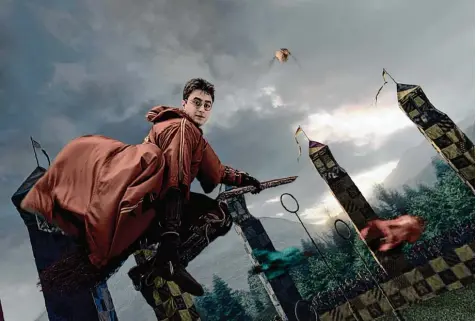  ?? Foto: Warner Bros. ?? Quidditch Spieler kommen in den Harry Potter Filmen hoch hinaus. Die Uni Augsburg hat nun ebenfalls ein Team. Zum Höhenflug setzt es nicht an.