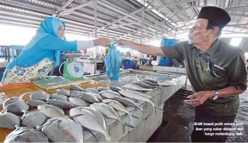  ??  ?? IKAN bawal putih antara jenis ikan yang sukar didapati dan
harga melambung naik.