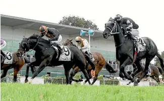  ?? PHOTO: TRISH DUNELL ?? Our Abbadean, left, is expected to continue her strong form at Te Rapa.