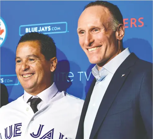  ?? Frank Gunn / The Cana dian Pres Files ?? Blue Jays president Mark Shapiro, right, at the introducti­on of manager Charlie Montoyo in 2018. Shapiro said on Friday that players could stay at spring training (with facilities available), go to Toronto or to their off-season home.