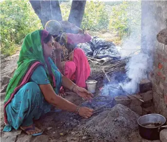  ?? FILE PHOTO ?? Women make tea on an earthen stove in Hisar District, Haryana.