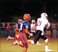  ?? JOHN BREWER - ONEIDA DAILY DISPATCH ?? VVS’ Jake Engler races past Oneida defenders en route to the first score of the game in the Red Devil’s 19-14victory over Oneida.