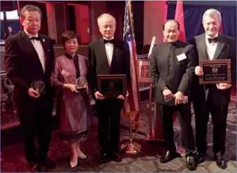  ?? YUAN ZHANG / CHINA DAILY ?? The 2017 honorees of The US-China Policy Foundation pose for a group photo at the 22nd Anniversar­y Gala Dinner in Washington on Wednesday evening. From left: Hongyi (Charlie) Jiang, chairman and CEO of China-US Sky Club; Stella Li, president of BYD...