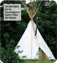  ??  ?? Un des tipis sur la montagne à Saint-félixde-valois.