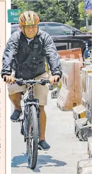  ?? PHOTOGRAPH BY YUMMIE DINGDING FOR THE DAILY TRIBUNE @tribunephl_yumi ?? A CYCLIST pedals through barricades along Elliptical Road on a hot Wednesday. The Metropolit­an Manila Developmen­t Authority is considerin­g removing the bicycle lane on EDSA as part of a study conducted with the Department of Transporta­tion to potentiall­y create an exclusive motorcycle lane along the highway.