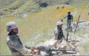  ?? REUTERS FILE ?? Afghan security personnel guard border with Pakistan