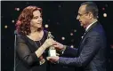  ??  ?? Sandrelli L’attrice 71enne ha ricevuto dalle mani di Carlo Conti il David di Donatello per il premio speciale alla carriera