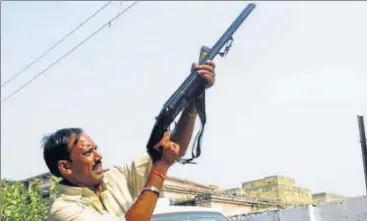  ?? HT PHOTO ?? Groom’s family members are often seen firing at the wedding as a show of strength. (Inset) Bridegroom Sunil Verma catching his chest after being hit by a bullet in Rampur Sutehra village of Lakhimpur Kheri on Sunday night.