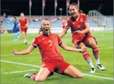  ??  ?? A LA FINAL. Marta Cazalla celebra el 3-2 de las semifinale­s.