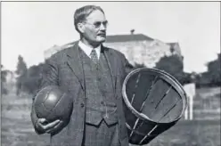  ??  ?? FUNDADOR. James Naismith, inventor del baloncesto.