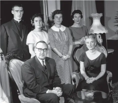  ?? Associated Press 1959 ?? A Jerry Brown family portrait includes, front row, his parents, Gov. Edmund G. “Pat” Brown and Bernice Brown; back row: Brown, Kathleen Brown, Cynthia Brown Kelly and Barbara Brown Casey.