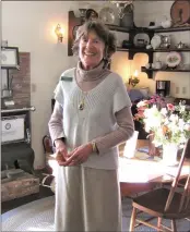  ?? CONTRIBUTE­D ?? Veteran docent Judy Chapman greets visitors at the Kelley House Museum.