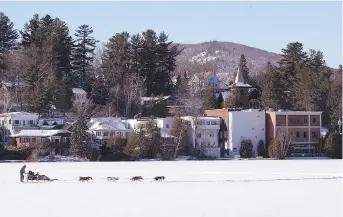  ?? JIM MCKNIGHT/THE ASSOCIATED PRESS ?? Dog sled rides on Mirror Lake are among the many outdoor activities.