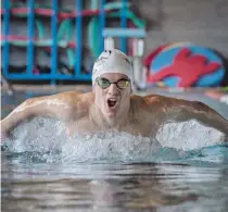  ?? [PACO RODRÍGUEZ] ?? Levchenko entrena en la piscina municipal de Arzúa