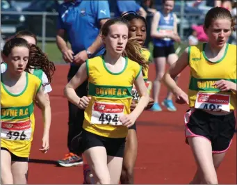  ??  ?? Anna Faulkner (centre) leads the way for a strong Boyne AC contingent on her way to winning gold in the 1500m race.