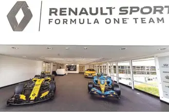  ?? JUN QIAN/JAWA POS ?? SALING DUKUNG: Suasana markas tim Renault F1 di Enstone, Inggris, saat dikunjungi kontributo­r Jawa Pos pada 2018.