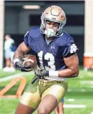  ?? JOHN MERSITS/SOUTH BEND TRIBUNE ?? This fall camp is different than last year for Notre Dame sophomore tight end Holden Staes, who’s more comfortabl­e in every aspect the second time around.