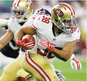  ?? Patric Schneider / Associated Press ?? Australian rugby player Jarryd Hayne impressed, but 49ers head coach Jim Tomsula said, “I don’t want to put undue expectatio­ns on him.”