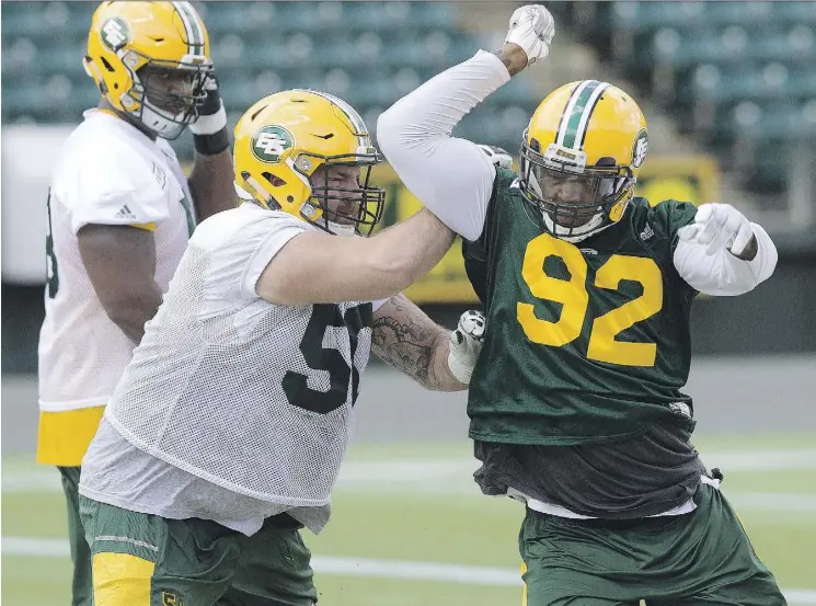  ?? DAVID BLOOM ?? Danny Groulx, left, and Da’Quan Bowers, who have been pressed into the lineup due to a rash of injuries, go through a drill during Wednesday’s practice at Commonweal­th Stadium.