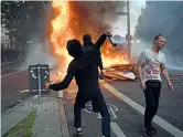  ??  ?? Gli scontri Nella foto grande, la polizia usa spray urticanti contro una manifestan­te; sotto, scene di violenze dal centro di Amburgo (Ap, Getty, Epa)